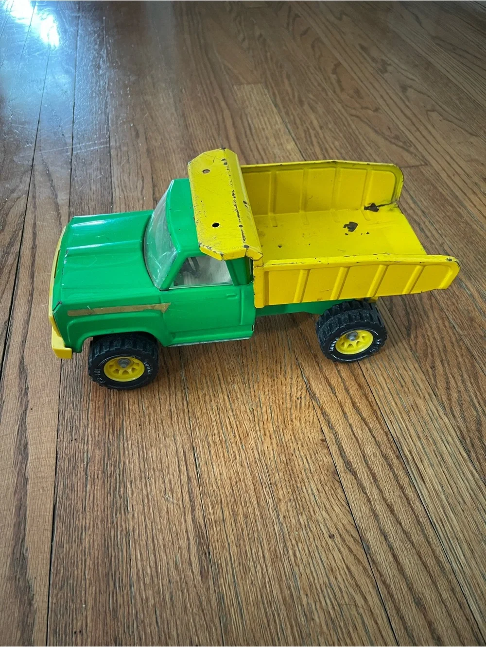 Vintage Tonka Green and Yellow Metal Dump Truck